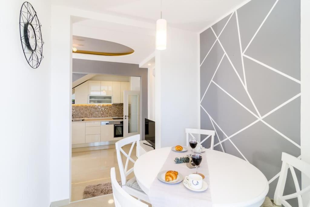 Sea View Apartment 10 Minutes Walk From Old City Ragusa Esterno foto
